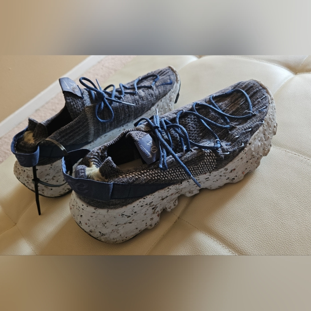 Men's Size 9.5 Nike Space Hippie 04 Sneakers in Majestic Navy Blue